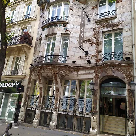 Hotel Elysées Ceramic