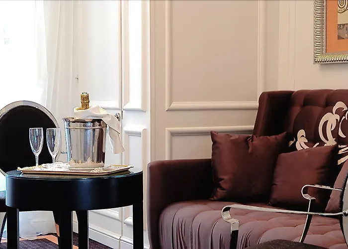 Hotel Elysees Ceramic