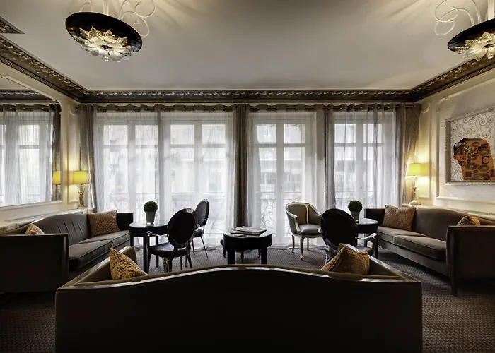 Hotel Elysees Ceramic